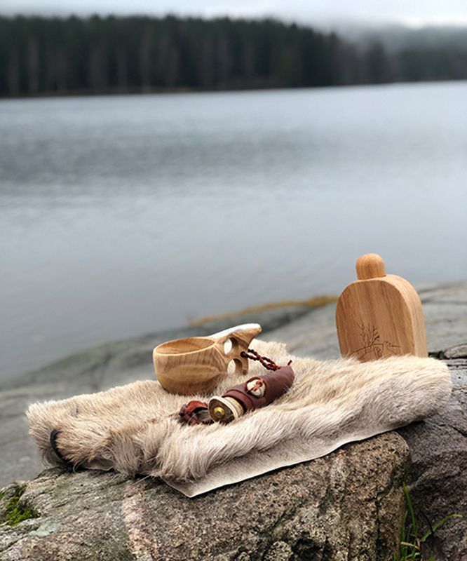 Sitteunderlag av reinsdyrskinn med sele