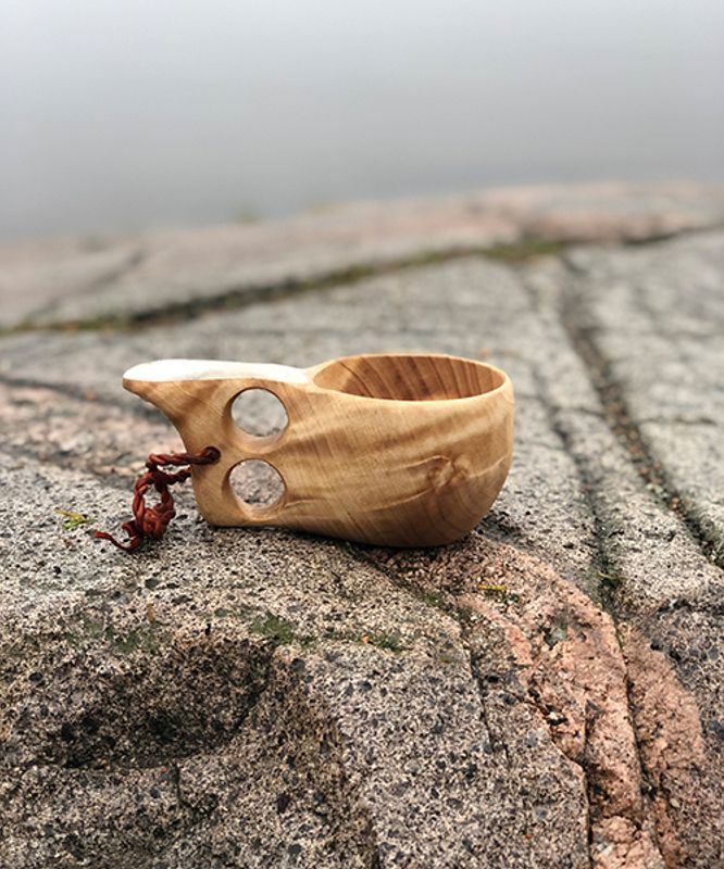 Turkopp med to hull og reinsdyrbein på hanken